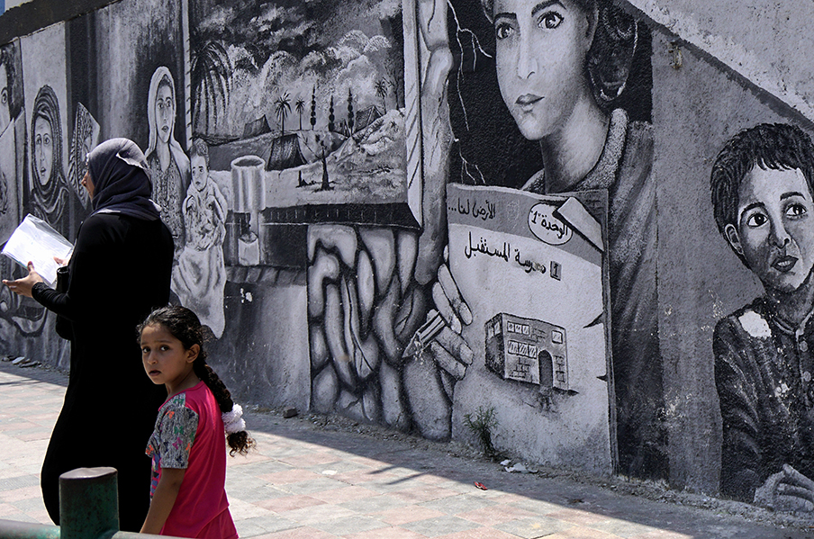 Mural near Al-Azhar University, Gaza City depicting the exile of Palestinians from their homes during the Naqba of 1948 (2017).  Photo by Gary Fields